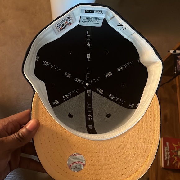 Boston Red Sox hat - Picture 2 of 2